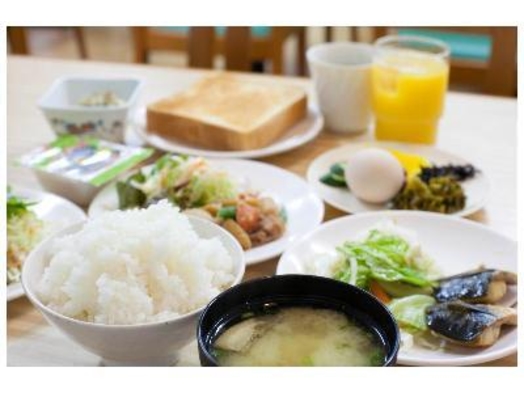 【得割】【週末・祝日限定】現金決済特典プラン☆ダブル☆朝食バイキング・駐車場無料♪